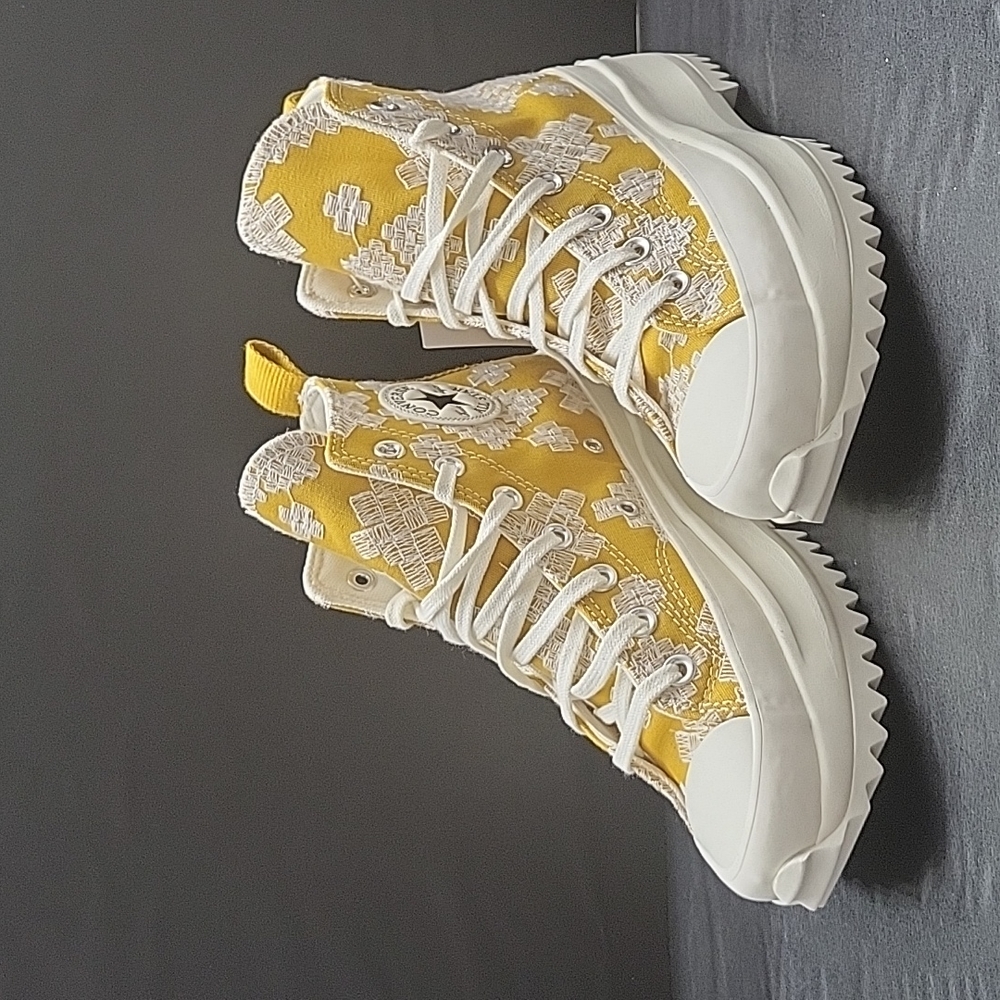 Converse High Top Brand new.